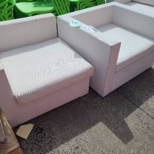 EX HIRE WHITE OUTDOOR SINGLE ARM CHAIR MISSING CUSHIONS SOLD AS IS