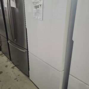 WESTINGHOUSE WBE5300WB WHITE FRIDGE WITH BOTTOM MOUNT FREEZER POCKET HANDLES 4.5 STAR ENERGY EFFICIENCY WITH 6 MONTH WARRANTY