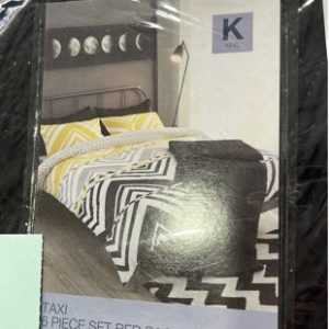 EX DISPLAY HOME FURNITURE - BLACK & WHITE KING SIZE QUILT COVER SET SOLD AS IS