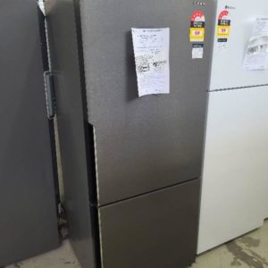 WESTINGHOUSE WBE4500BB-R 453 LITRE FRIDGE WITH BOTTOM MOUNT FREEZER DARK STAINLESS STEEL FULL WIDTH CRISPER WITH FAMILY SAFE LOCKABLE COMPARTMENT RRP$1458 WITH 12 MONTH WARRANTY