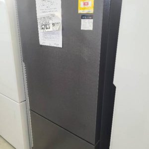WESTINGHOUSE WBE4500BB-R 453 LITRE FRIDGE WITH BOTTOM MOUNT FREEZER DARK STAINLESS STEEL FULL WIDTH CRISPER WITH FAMILY SAFE LOCKABLE COMPARTMENT RRP$1458 WITH 12 MONTH WARRANTY