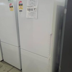 WESTINGHOUSE WBE4500WC-L 453 LITRE WHITE FRIDGE WITH BOTTOM MOUNT FREEZER RRP$1299 WITH 12 MONTH WARRANTY