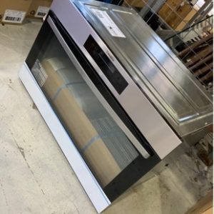 NEW WESTINGHOUSE 900MM BUILT IN ELECTRIC OVEN WVE916SB SOLD AS IS NO WARRANTY