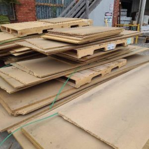 LARGE QTY OF USED PARTICLEBOARD FLOORING SHEETS IN VARIOUS SIZES