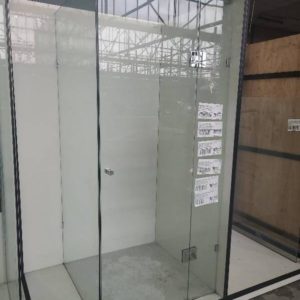 FSS1000 FRAMELESS SHOWER SCREEN 1000MM X 1000MM SQUARE DESIGNED TO BE INSTALLED DIRECTLY ONTO TILES 10MM SAFETY GLASS QUALITY BRASS FITTINGS **3 BOXES ON PICK UP**