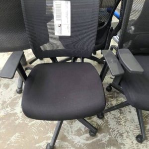 SAMPLE CHAIR - BLACK MESH OFFICE CHAIR ADJUSTABLE HEIGHT RETAIL $99