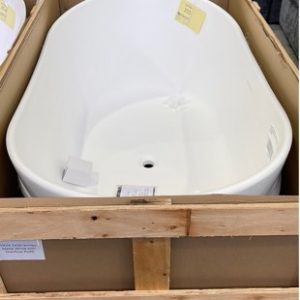 NEW PREMIUM WHITE STONE BATH SMILEY WITH OVERFLOW 1420 X 812 X 610MM RRP$4000