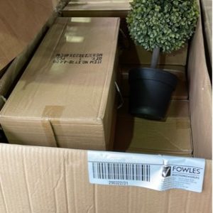 BOX OF ARTIFICIAL PLANTS - BOXWOOD PLANT SOLD AS IS