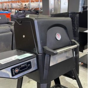 EX DEMO MODEL MASTERBUILT GRAVITY FED 560 CHARCOAL GRILL & SMOKER WITH INTEGRATED DIGITAL INTERFACE TO AUTOMATE THE TEMPERATURE CONTROL. IT CAN SMOKE GRILL ROAST & BAKE. FAST START REACHES 107 DEGREES IN 7 MINS OR 370 DEGREE IN 13 MINS. **HAS BEEN DEMO COOKED IN** 3 MONTH WAR