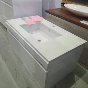 NEW HILTON 900MM WALL HUNG VANITY WITH WHITE QUARTZ BENCHTOP WITH UNDERMOUNT BASIN **CABINET INNER PANEL WILL NEED TO BE CUT BACK TO FIT THE STONE TOP** RRP$999 **PALLET 4**