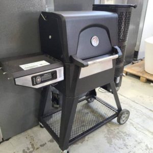 EX-DEMO MASTERBUILT GRAVITY FED 560 DIGITAL CHARCOAL SMOKER AND GRILL RRP $1099 SOLD AS IS