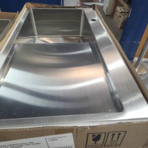 PIOVANNA HANDMADE S/STEEL SINK 1040 X 505 SINGLE BOWL RIGHT DRAINER WITH 1 SQUARE WASTE MODEL PVSS1002R