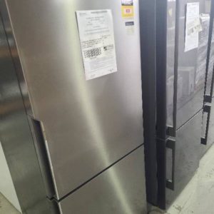 WESTINGHOUSE WBE4500SB 453 LITRE FRIDGE WITH BOTTOM MOUNT FREEZER FULL WIDTH CRIPSER LOCKABLE FAMILY COMPARTMENT 12 MONTH WARRANTY