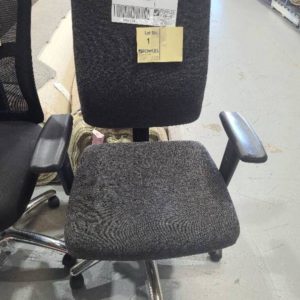 SAMPLE STOCK GREY FABRIC DELUXE COMMERCIAL OFFICE CHAIR 130KG WEIGHT RATED ADJUSTABLE ARMS & HEIGHT RRP$368