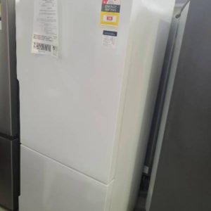WESTINGHOUSE WBE4500WC-R 453 LITRE WHITE FRIDGE WITH BOTTOM MOUNT FREEZER RRP$1299 WITH 6 MONTH WARRANTY