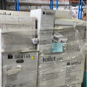 PALLET OF ASSORTED CISTERNS SEATS AND SANITARYWARE