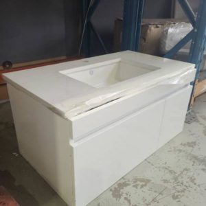 900MM WALL HUNG VANITY WITH WHITE STONE TOP