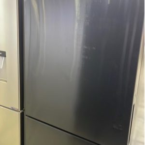 EX DISPLAY HISENSE HRBM483B BLACK STEEL PURE FLAT BOTTOM MOUNT FRIDGE 6 STAR ENERGY RATING WITH 6 MONTH WARRANTY SKU 360027280 **SOME DISCOLOURATIONS WITH SOME DENTS ON FRONT DOOR**