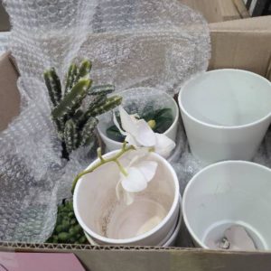 BOX OF ASSORTED EX HIRE DECORATOR ITEMS SOLD AS IS