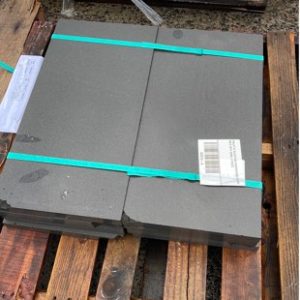 PALLET OF BLUESTONE PAVERS/STAIR TREADS 600 X 300 X 30MM 8 PIECES