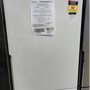 WESTINGHOUSE WBE4500WC-R 453 LITRE WHITE FRIDGE WITH BOTTOM MOUNT FREEZER RRP$1299 WITH 12 MONTH WARRANTY