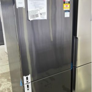 ELECTROLUX EBE4507BC-R 453 LITRE DARK STAINLESS STEEL FRIDGE WITH BOTTOM MOUNT FREEZER FINGER PRINT RESISTANT 4.5 STAR ENERGY EFFICIENT RRP$2099 WITH 12 MONTH WARRANTY A04575117