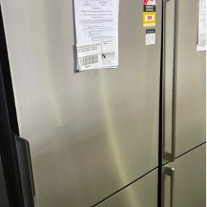 WESTINGHOUSE WBE5300SC S/STEEL 528LITRE FRIDGE WITH BOTTOM MOUNT FREEZER WITH 12 MONTH WARRANTY A 04880115