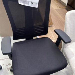 SAMPLE CHAIR - HEAVY DUTY EXECUTIVE OFFICE CHAIR FEATURES ADJUSTABLE ARMRESTS BACK TILT CHAIR TILT & SEAT HEIGHT WEIGHT CAPACITY 130KG RRP$269