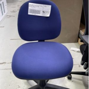 SAMPLE CHAIR - HEAVY DUTY BLUE MEDIUM BACK OFFICE CHAIR SEAT & BACK ADJUSTABLE RRP$219
