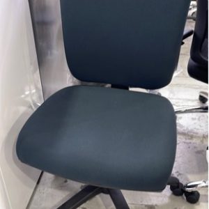 SAMPLE CHAIR - HEAVY DUTY GREEN/GREY HIGH BACK OFFICE CHAIR SEAT & BACK ADJUSTABLE RRP$269