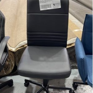 SAMPLE CHAIR - BLACK PU LEATHER CHAIR WITH METAL BASE SEAT HEIGHT ADJUSTABLE WEIGHT 120KG RRP$109