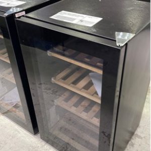 EX DISPLAY HISENSE HR6WC30 SINGLE ZONE WINE CABINET WOODEN SHELVES ELECTRONIC DISPLAY WITH 3 MONTH BACK TO BASE WARRANTY
