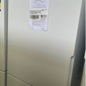 WESTINGHOUSE WBE5300WB-L WHITE FRIDGE WITH BOTTOM MOUNT FREEZER POCKET HANDLE 4.5 STAR ENERGY EFFICIENCY RRP$1599 WITH 12 MONTH WARRANTY B00276520