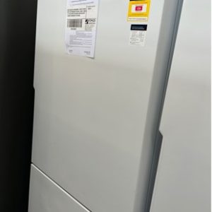 WESTINGHOUSE WBE5300WB-R WHITE FRIDGE WITH BOTTOM MOUNT FREEZER POCKET HANDLE 4.5 STAR ENERGY EFFICIENCY RRP$1599 WITH 12 MONTH WARRANTY B 01272652