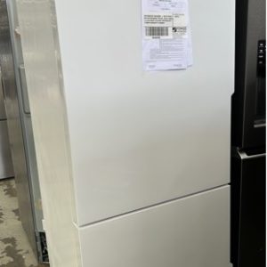 WESTINGHOUSE WBE5300WC-L WHITE FRIDGE WITH BOTTOM MOUNT FREEZER POCKET HANDLE 4.5 STAR ENERGY EFFICIENCY RRP$1599 WITH 12 MONTH WARRANTY B 04882569