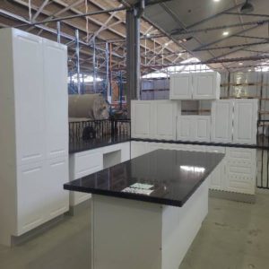 NEW L SHAPE KITCHEN WITH SEPARATE ISLAND BENCH IN HIGH GLOSS WHITE 2 PAC PAINTED FINISH WITH SQUARE ROUTED PROFILE DOORS AND STAR BLACK RECONSTITUTED STONE BENCH TOPS K10A/SB