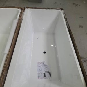 NEW AMOR 1700MM WHITE ACRYLIC BACK TO WALL FREESTANDING BATH 1700MM X 800MM WIDE X 600MM HIGH