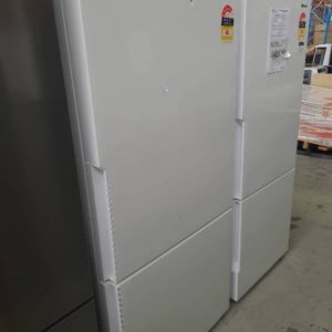 WESTINGHOUSE WBE5300WB-R WHITE FRIDGE WITH BOTTOM MOUNT FREEZER POCKET HANDLE 4.5 STAR ENERGY EFFICIENCY RRP$1599 WITH 12 MONTH WARRANTY B 94777183