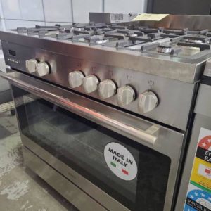 EX DISPLAY EURO EFS900LDX 900MM DUAL FUEL FREESTANDING OVEN WITH 5 BURNER GAS COOKTOP WITH LEFT SIDE WOK 8 MULTI FUNCTION OVEN WITH TRIPLE GLAZED DOOR WITH LOWER STORAGE COMPARTMENT MADE IN ITALY 12 MONTH WARRANTY