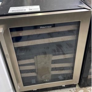 REFURBISHED HISENSE 46 BOTTLE DUAL ZONE WINE FRIDGE HRWC46 WITH TIMBER SHELVES 3 MONTH BACK TO BASE WARRANTY SOLD AS IS