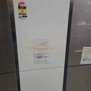 WESTINGHOUSE WBE4302WC-R WHITE FRIDGE WITH BOTTOM MOUNT FREEZER HUMIDITY CONTROLLED CRISPER 4.5 STAR ENERGY RATING 12 MONTH WARRANTY RRP$1099
