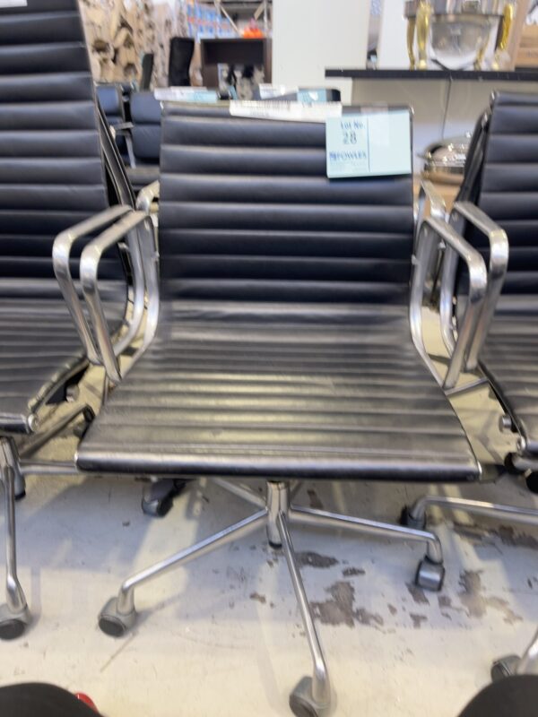 EX HIRE EXECUTIVE OFFICE CHAIR SOLD AS IS