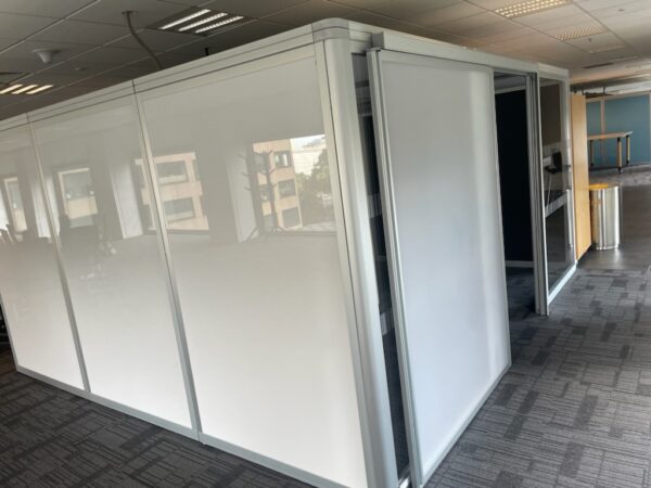 ORANGEBOX ACOUSTIC RELOCATABLE OFFICE POD RED DESIGNED TO ADDRESS THE ISSUE OF FLEXIBILITY AND ACOUSTICS ON AN OPEN PLAN WORKSPACE. 4400L X 4000W X 2200H ON SITE PICK UP FROM MELB CBD