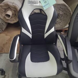 EX SAMPLE CHAIR - BLACK & WHITE PU RACER CHAIR SEAT/BACK TILT HEIGHT ADJUSTABLE PADDED ARMS WEIGHT CAPACITY 110KG RETAIL $189