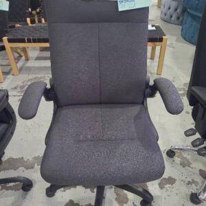 EX SAMPLE CHAIR - DARK GREY HIGH BACK EXECUTIVE CHAIR SEAT HEIGHT ADJUSTABLE FLIP UP ARMS CHAIR/BACKREST TILTWEIGHT CAPACITY 135KG RETAIL $249
