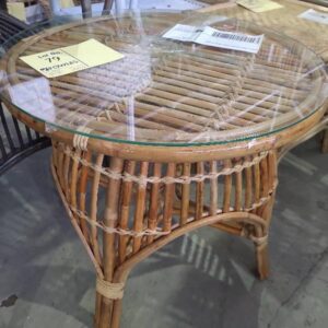 HONEY CANE ROUND TABLE WITH GLASS