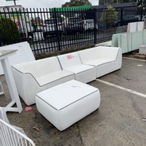 EX HIRE WHITE PU OUTDOOR MODULAR LOUNGE WITH OTTOMAN SOLD AS IS