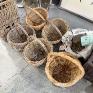 NATURAL CANE ROUND BASKET WITH HANDLE