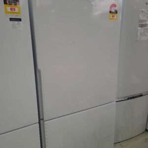 WESTINGHOUSE WBE5300WB-R WHITE FRIDGE WITH BOTTOM MOUNT FREEZER POCKET HANDLE 4.5 STAR ENERGY EFFICIENCY RRP$1599 WITH 12 MONTH WARRANTY B 94777183