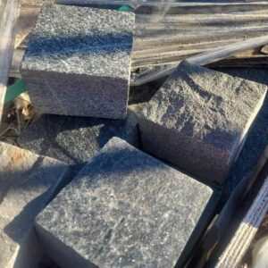 PALLET OF CHARCOAL GRANITE COBBLE STONE PAVING